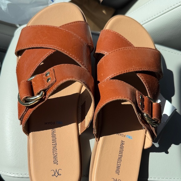 Johnston & Murphy Shoes - NWT- Johnston & Murphy Women's Brown Slide Sandals